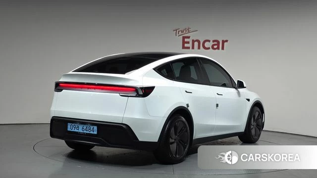 Tesla Model Y 2025 Белый из Кореи