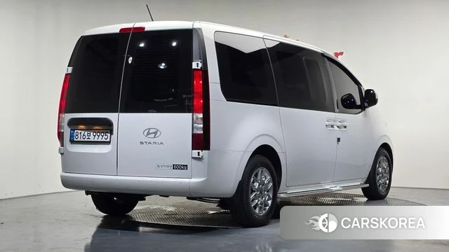Hyundai Staria 2025 Белый из Кореи