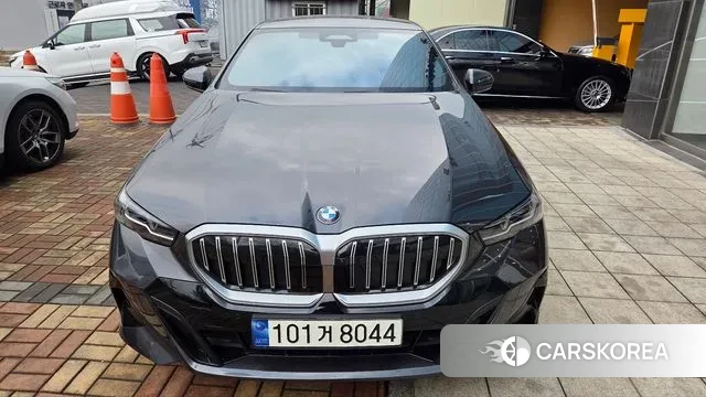 BMW 5 Series (G60) 2023 Серый из Кореи