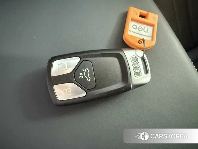 Audi Q5L 2025 Черный из Китая