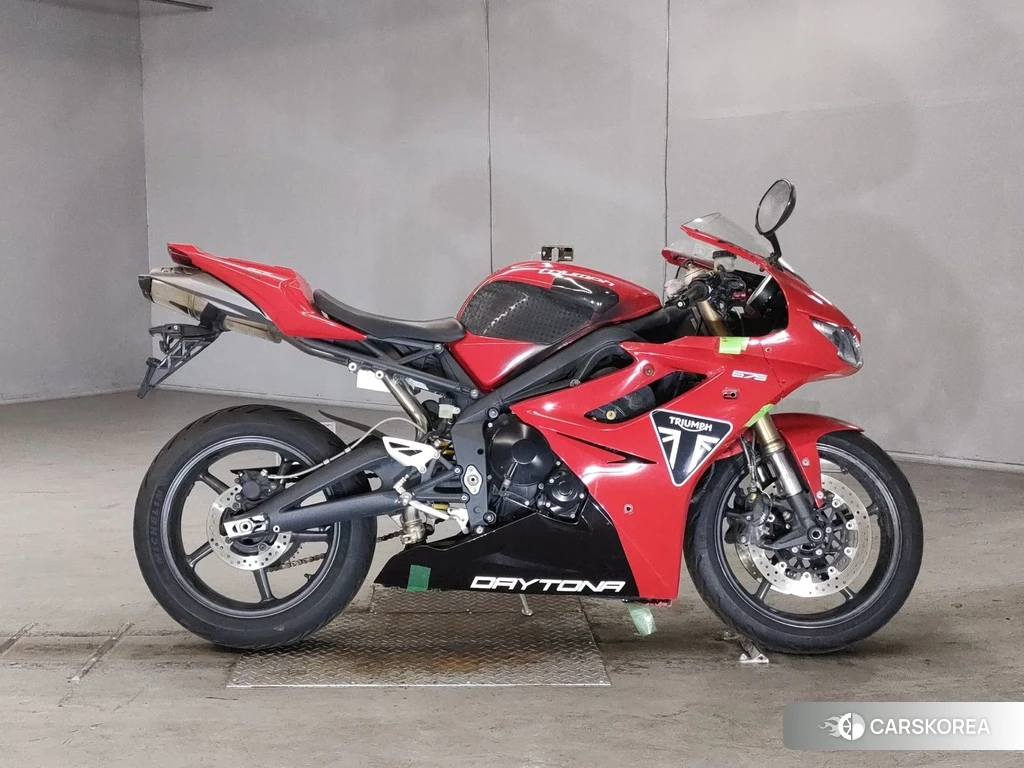 Проданный Triumph DAYTONA 675 2012 из Японии