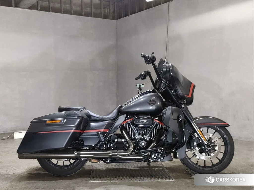 Проданный Harley-Davidson Street Glide FLHXSE1920 CVO 2018 из Японии, фото 2