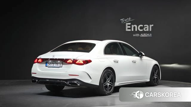 Mercedes-Benz E-Class W214 2025 Белый из Кореи
