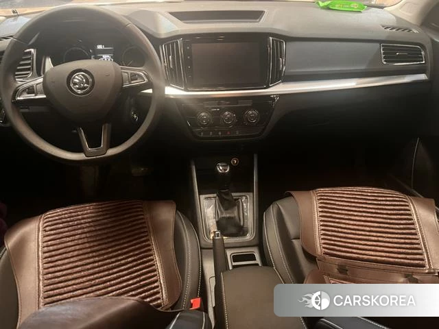 Skoda Komick 2024 Белый из Китая