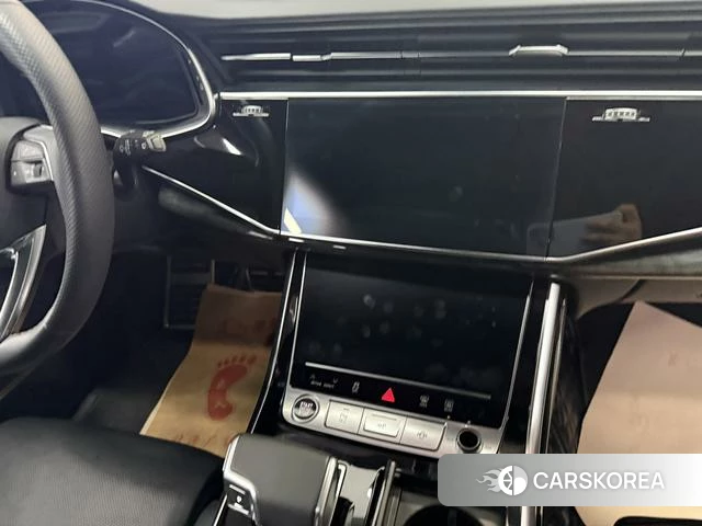 Audi Q8 2023 Черный из Китая