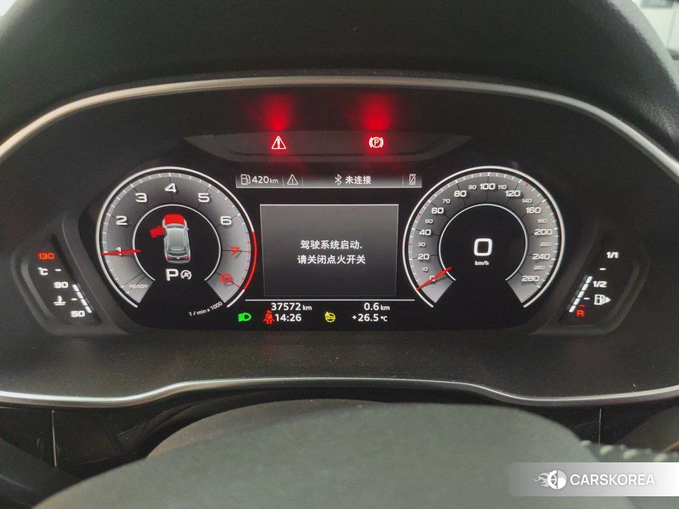 Audi Q3 2021 Темно-серый из Китая