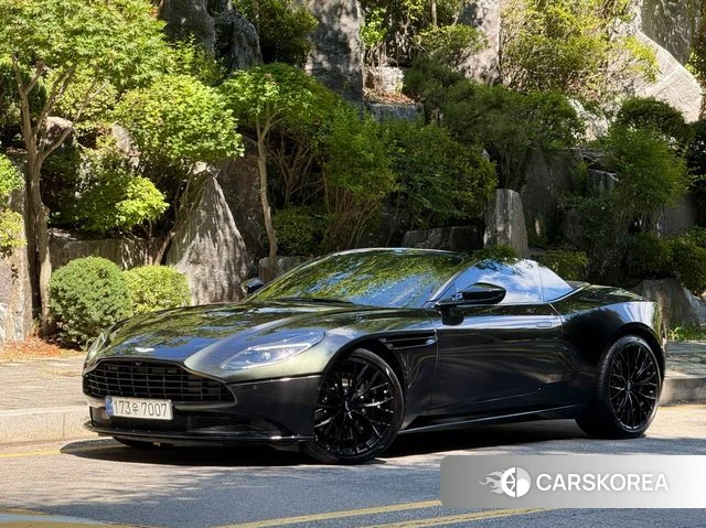 Aston Martin DB11 2023 Темно-зеленый из Кореи