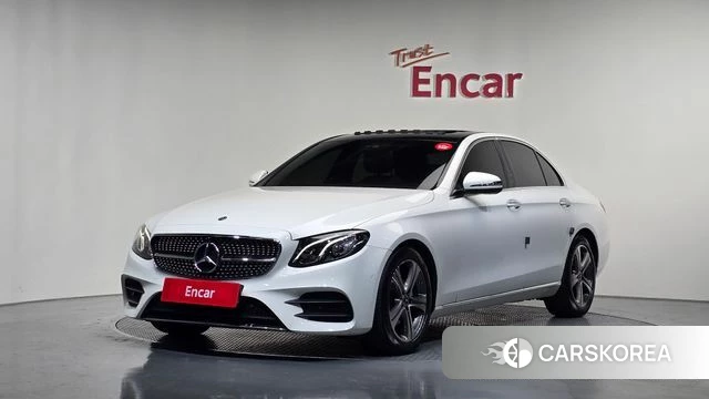 Mercedes-Benz E-Class W213 2018 Белый из Кореи
