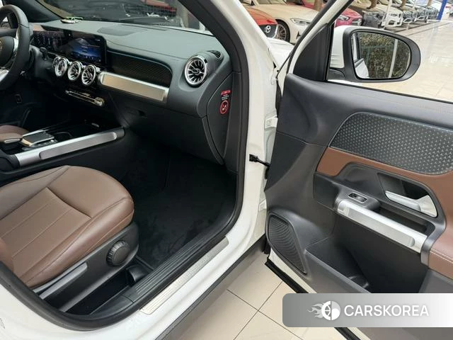 Mercedes-Benz GLB 2024 Белый из Китая