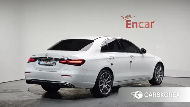 Mercedes-Benz E-Class W213 2022 Белый из Кореи