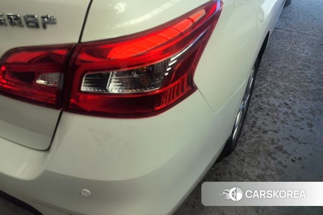 Nissan Xuan Yi 2023 Белый из Китая