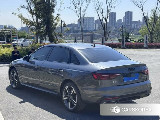 Audi A4L 2021 Темно-серый из Китая