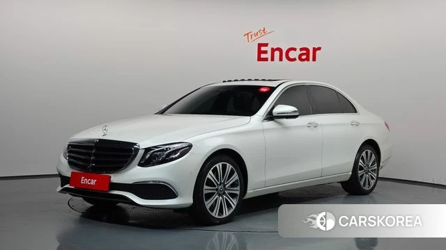 Mercedes-Benz E-Class W213 2018 Белый из Кореи