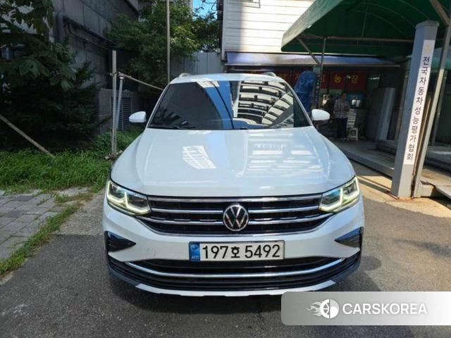 Volkswagen Tiguan second Generation 2022 Белый из Кореи