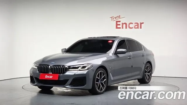 BMW 5 Series (G30) 2023 Серебристо-серый из Кореи