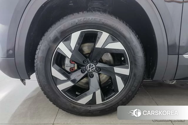 Volkswagen Tourang 2022 Черный из Китая