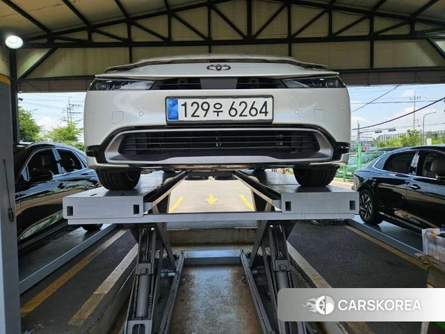 Toyota Prius 5th Generation 2023 Белый из Кореи