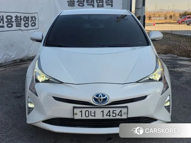 Toyota Prius 4th Generation 2018 Белый из Кореи