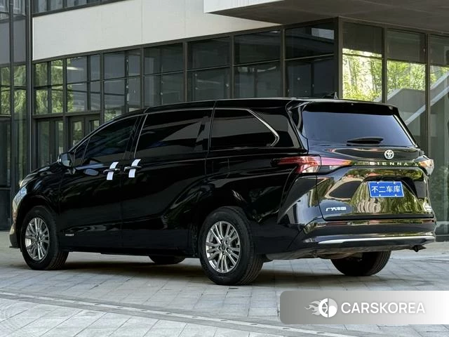 Toyota Saina 2023 Черный из Китая