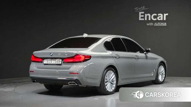 BMW 5 Series (G30) 2022 Серебристо-серый из Кореи