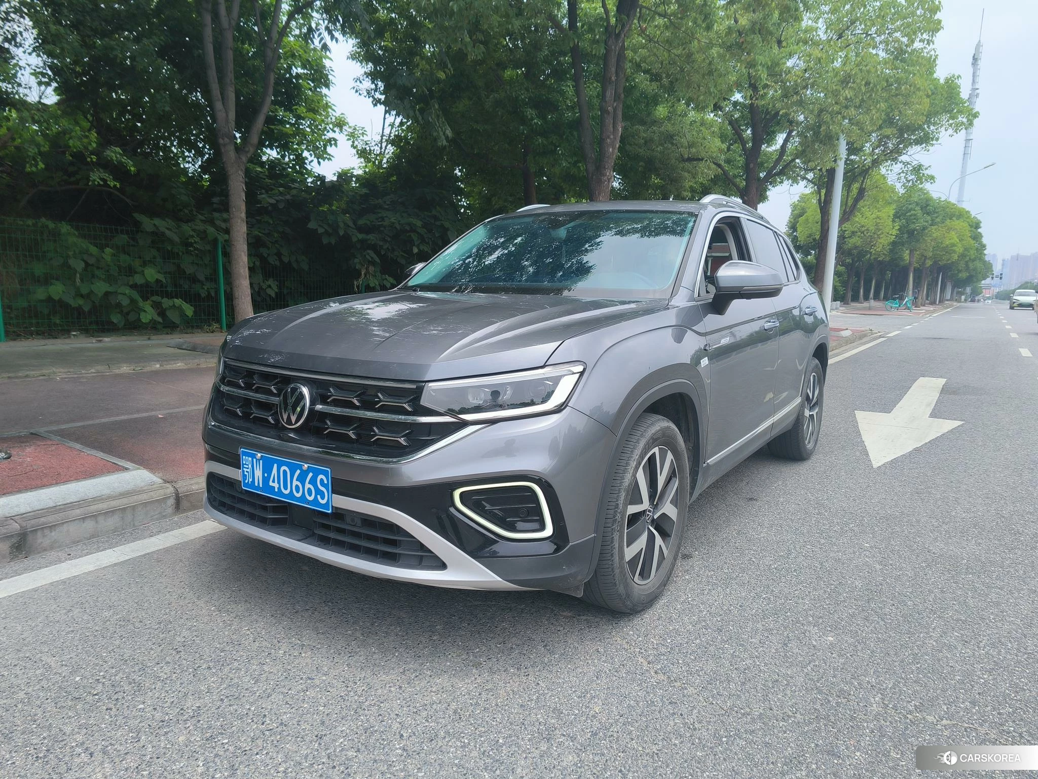 Volkswagen Tanyue 2022 Темно-серый из Китая