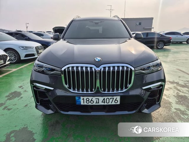 BMW X7 (G07) 2022 Серебристо-серый из Кореи