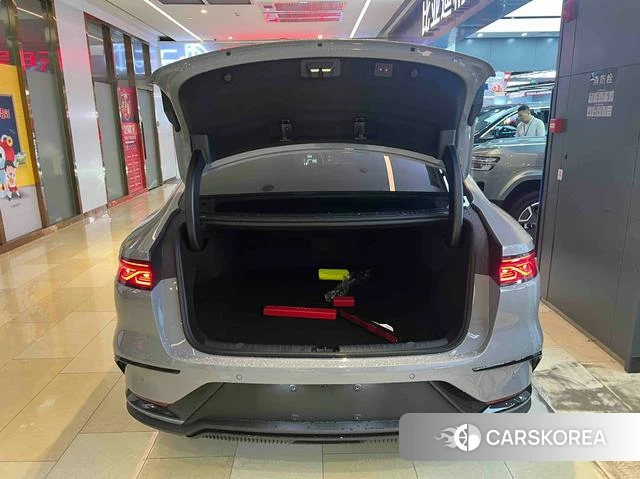 BYD Han DM 2026 Серебристо-серый из Китая