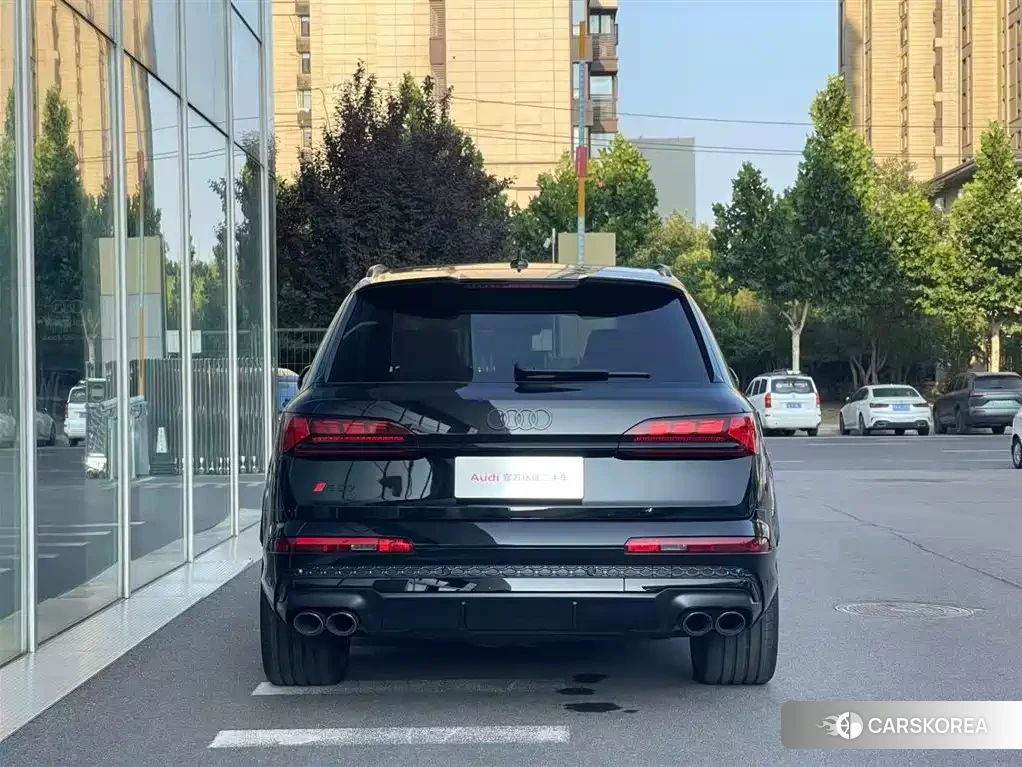 Audi SQ7 2026 Черный из Китая