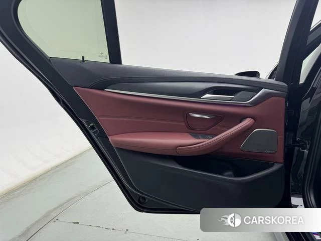 BMW 5 series PHEV 2021 Черный из Китая