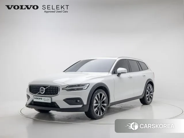 Volvo V60 Cross-Country 2nd Generation 2025 Белый из Кореи