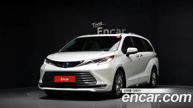 Toyota Sienna 4th Generation 2022 Белый из Кореи