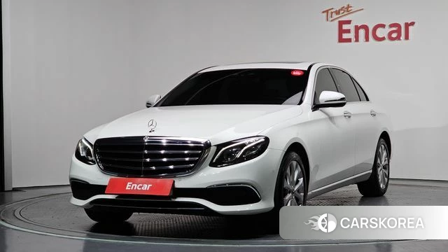 Mercedes-Benz E-Class W213 2018 Белый из Кореи