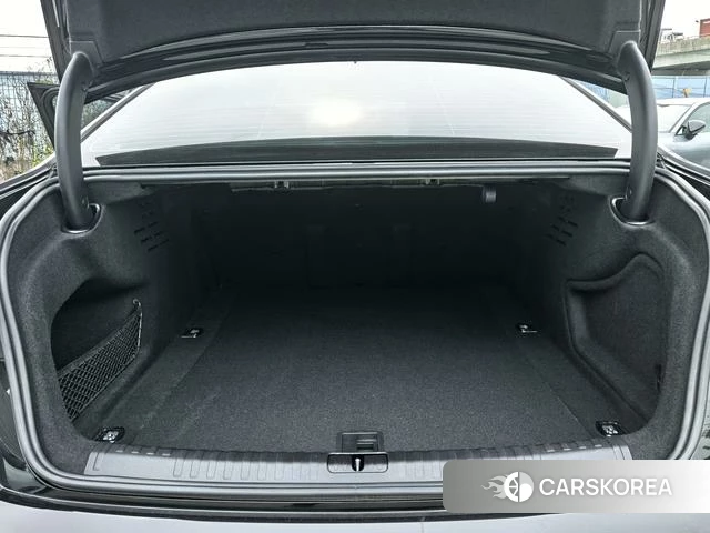 Audi A6L 2021 Черный из Китая