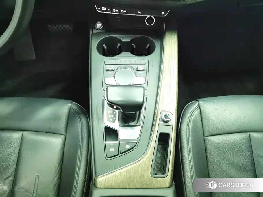 Audi A4L 2018 Белый из Китая