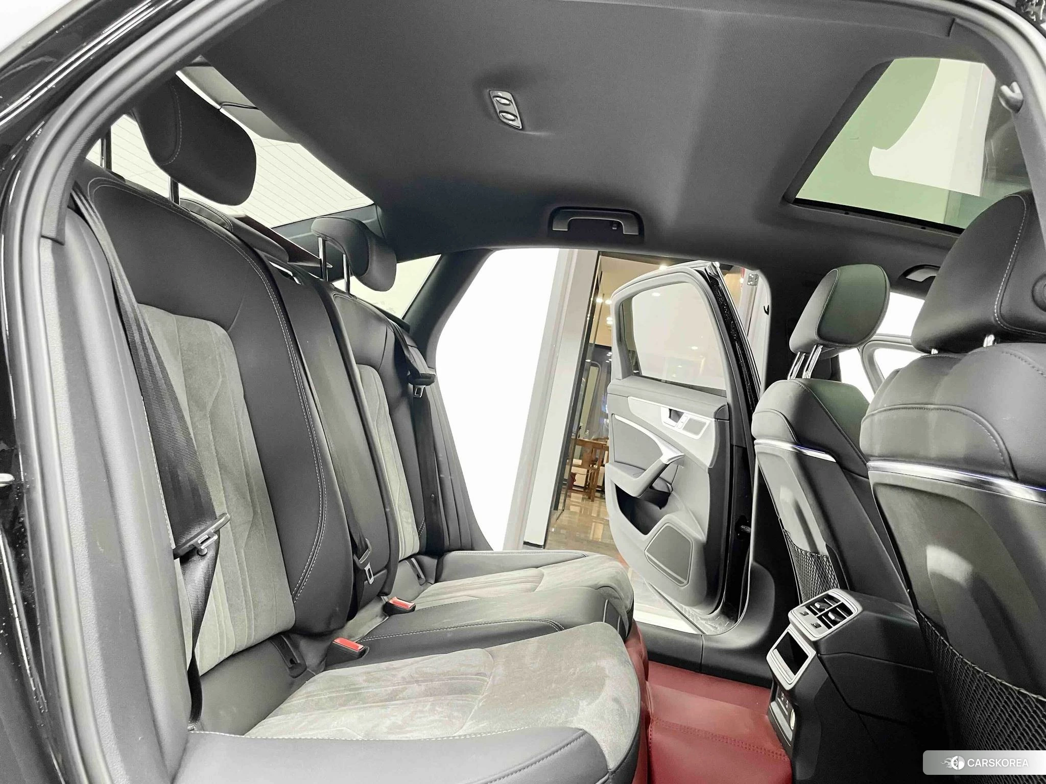 Audi A6L 2022 Черный из Китая
