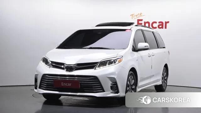 Toyota Sienna 2018 Белый из Кореи