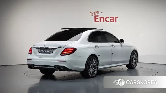 Mercedes-Benz E-Class W213 2019 Белый из Кореи