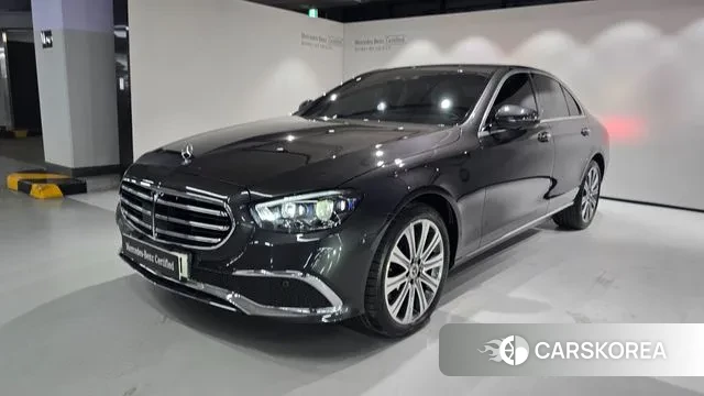 Mercedes-Benz E-Class W213 2023 Серый из Кореи