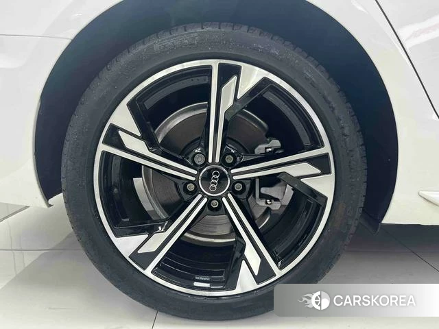 Audi A4L 2021 Белый из Китая