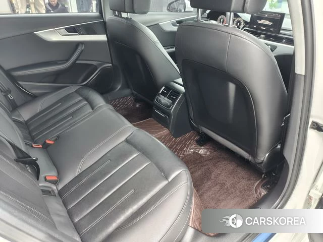 Audi A4L 2021 Белый из Китая