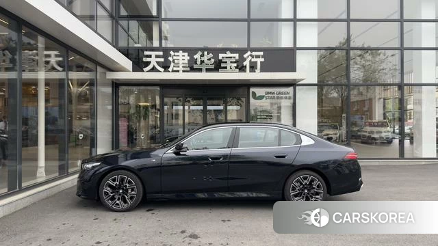 BMW 5 series 2025 Черный из Китая