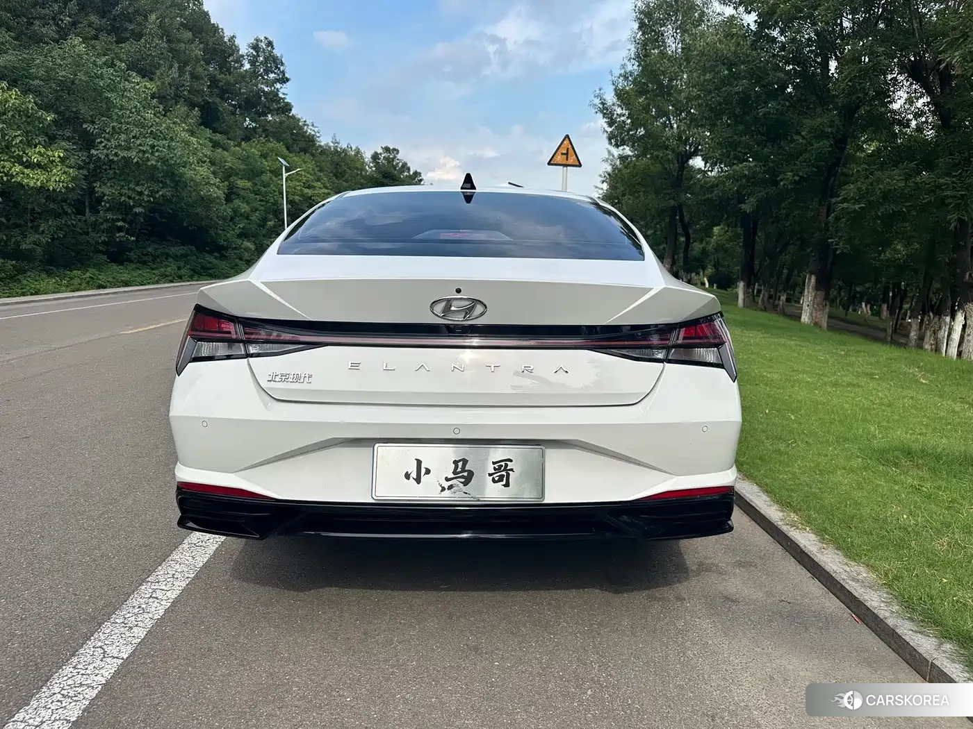 Hyundai Elantra 2023 Белый из Китая