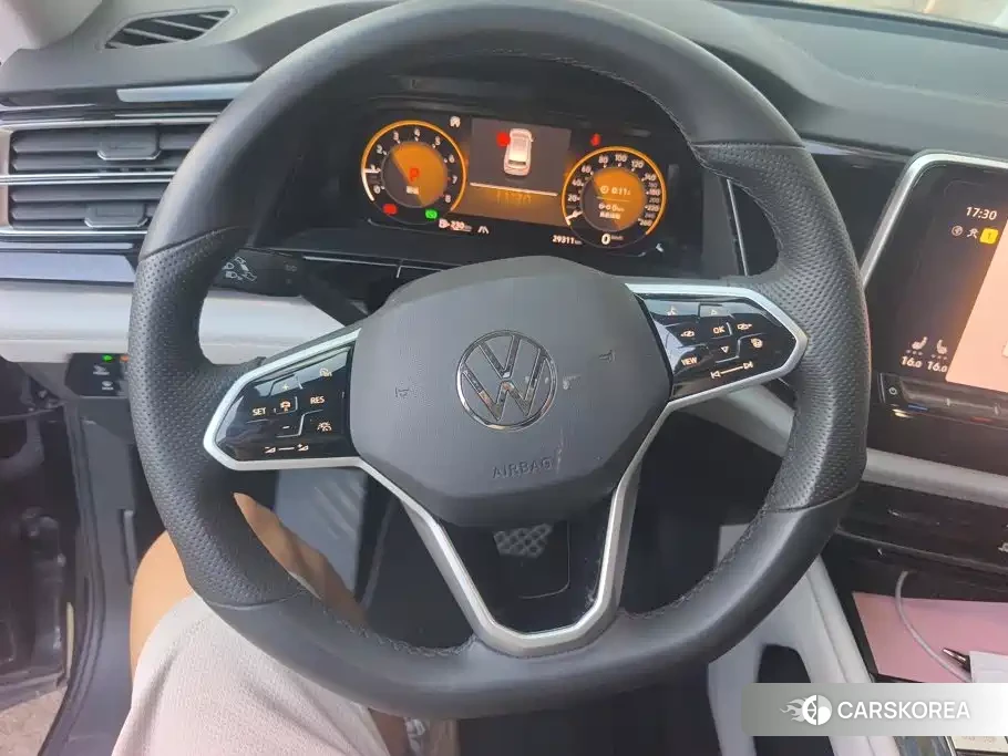 Volkswagen Touareg 2023 Черный из Китая