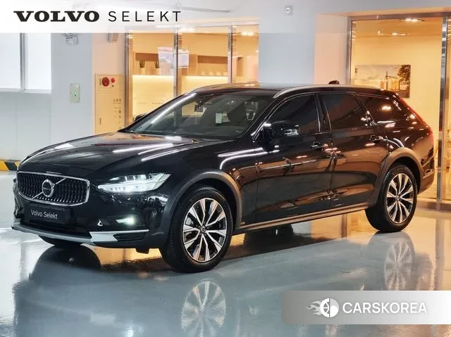 Volvo V90 Cross-Country 2024 Черный из Кореи