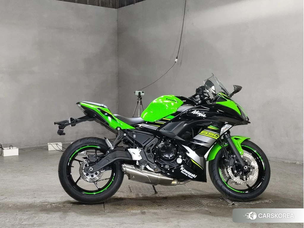Проданный Kawasaki NINJA 650 2018 из Японии