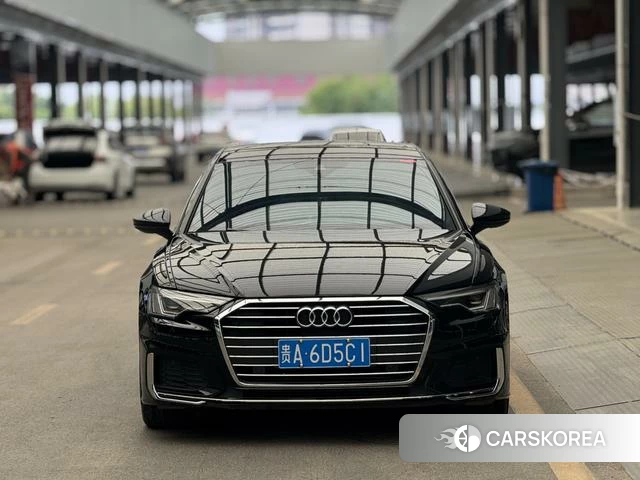 Audi A6L 2021 Черный из Китая