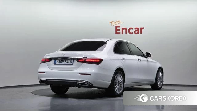 Mercedes-Benz E-Class W213 2021 Белый из Кореи