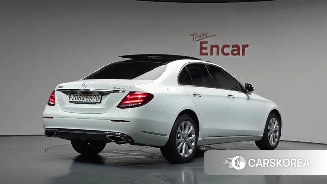 Mercedes-Benz E-Class W213 2019 Белый из Кореи