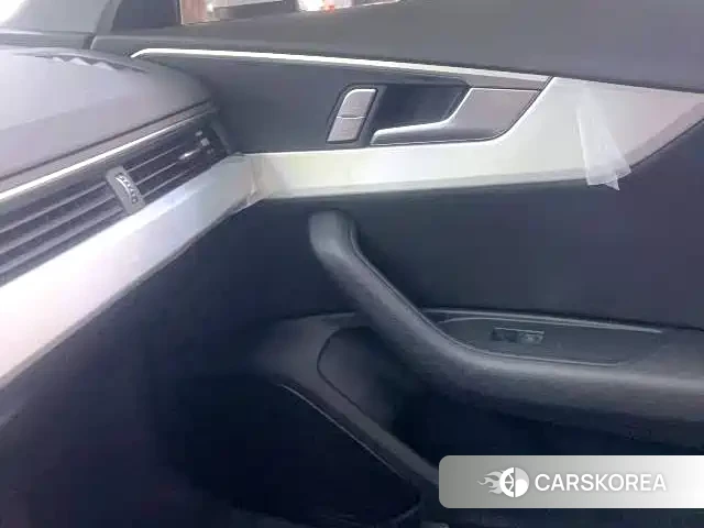 Audi A4L 2025 Белый из Китая