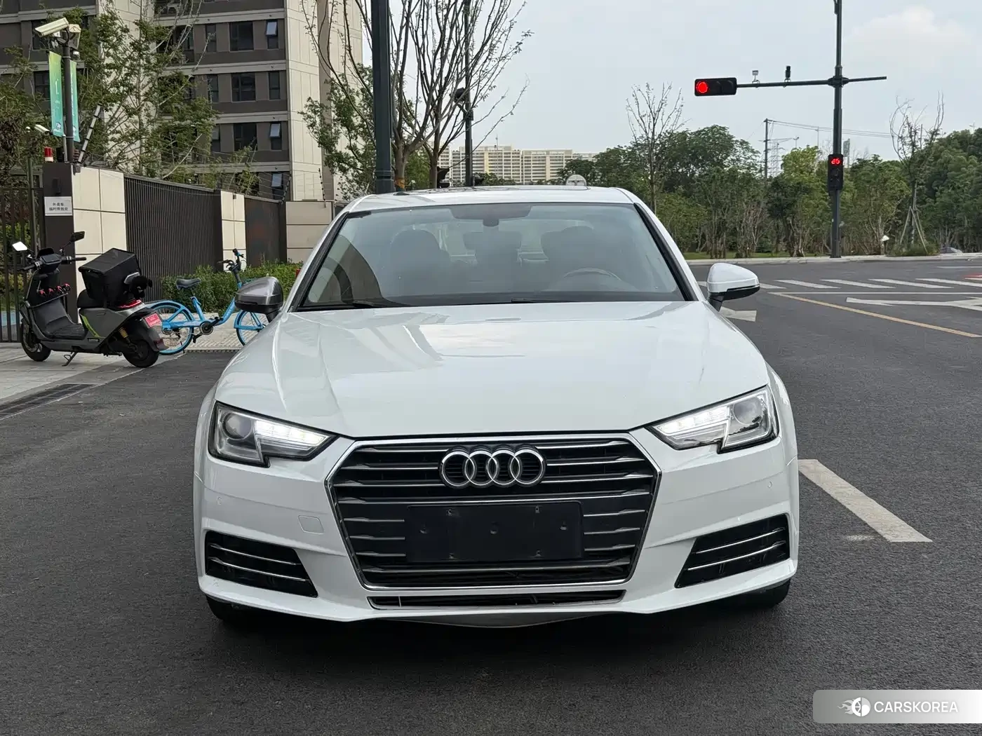 Audi A4L 2018 Белый из Китая